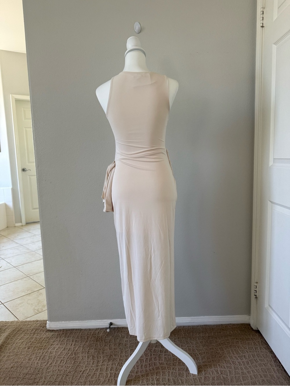 H&M Neutral Beige Sleeveless Maxi Dress with Draped Side Tie - Picture 4 of 7